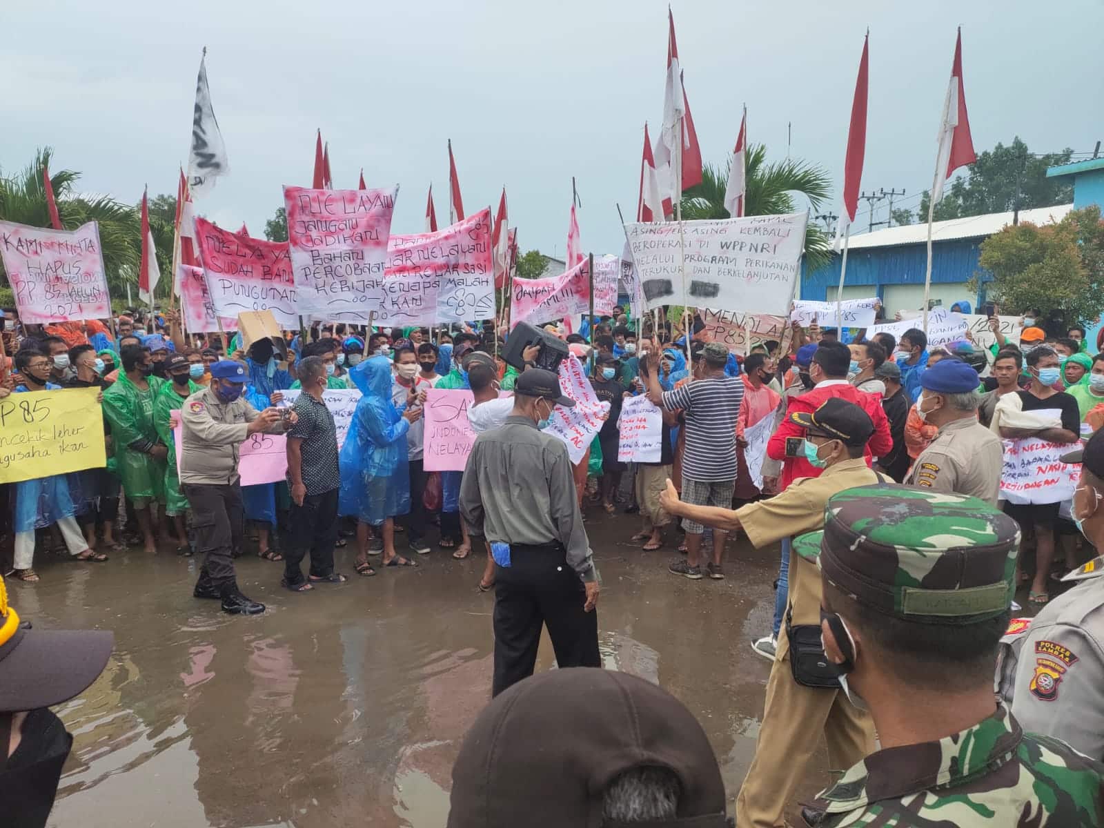 Ribuan Nelayan Calon Pengangguran Baru Geruduk PPN Pemangkat Tolak PP 85