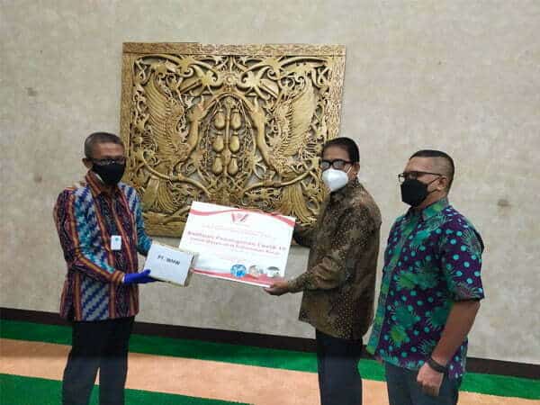 WHW Salurkan Bantuan CSR Obat dan Vitamin Untuk Penanganan Covid-19 di Kalbar