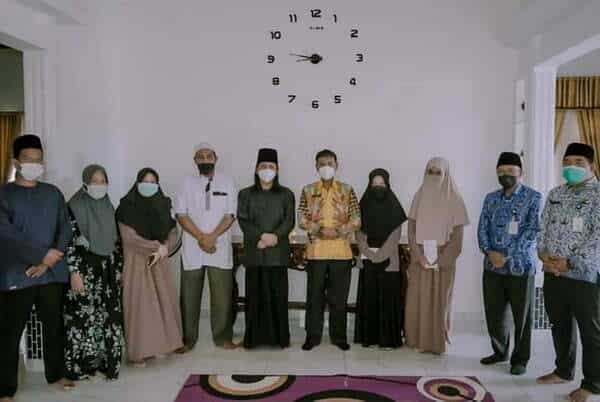 Wabup Farhan Serahkan Bantuan Beasiswa ke Al-Azhar Mesir untuk Santri Ponpes Darul Fadhilah