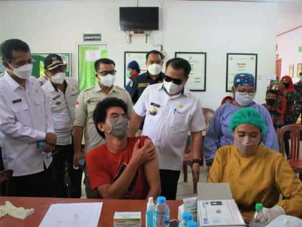 Bupati Aron Buka Gebrakan Vaksin Covid-19 GAPKI Kalbar