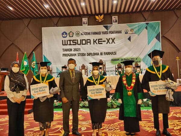 Diwisuda, Ratusan Mahasiswa Akademi Farmasi Yarsi Pontianak Siap Mengabdi