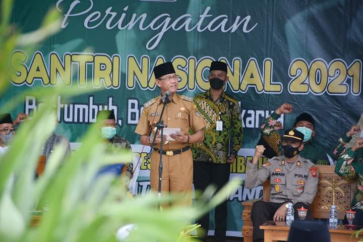 Wabup Farhan Pimpin Upacara Hari Santri di Ponpes Mambaul Khairat Ketapang