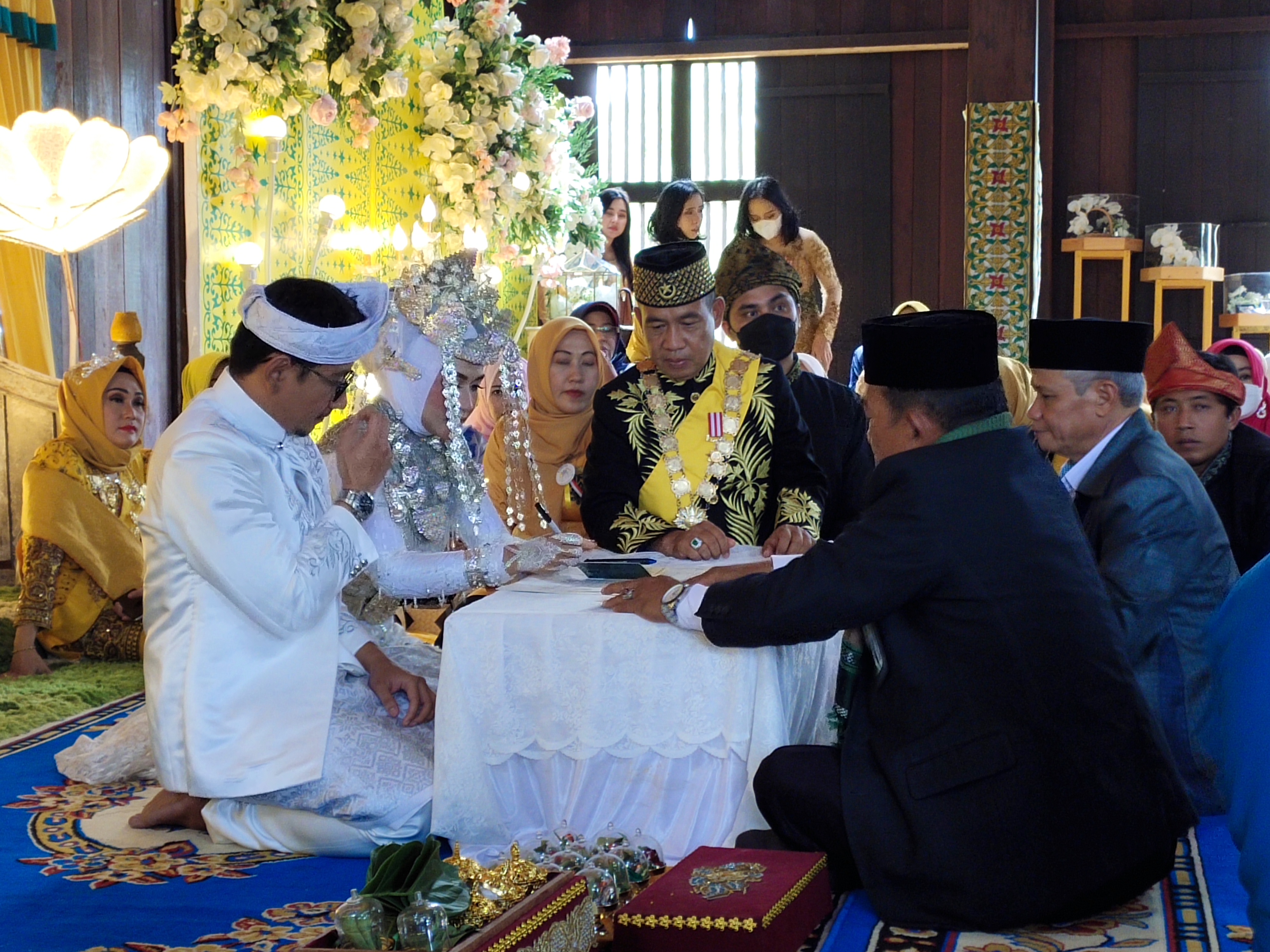 Raja Tayan Gusti Yusri Nikahkan Putri Sulungnya