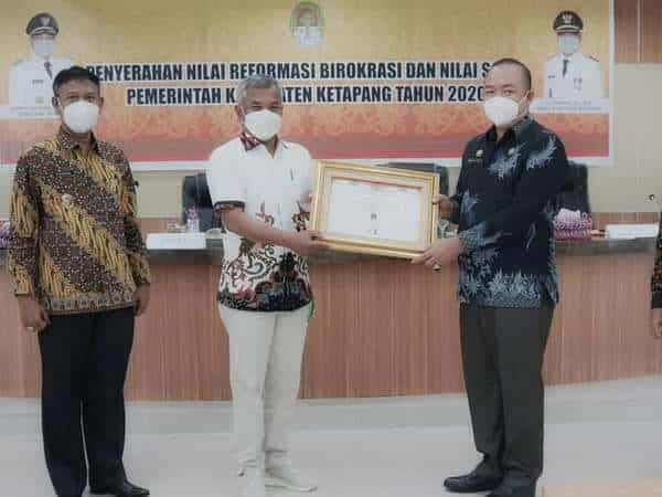 Pemkab Ketapang Diganjar Empat Penghargaan Atas Prestasi Kinerja dan Pelayanan Publik Tahun 2020