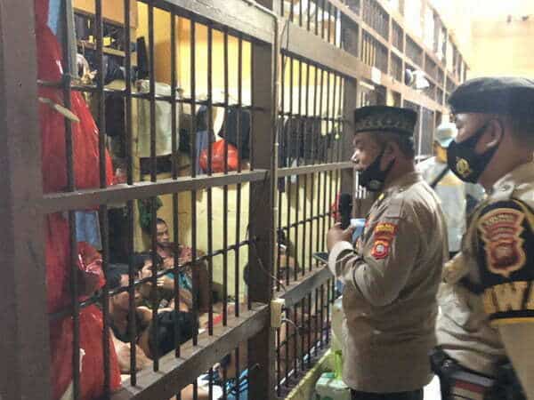 Tahanan Polres Ketapang Rutin Dapat Siraman Rohani dari KaSPKT