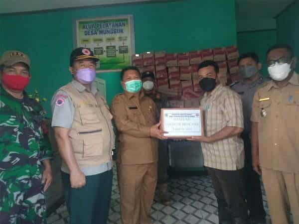 Wabup Subandrio Serahkan Bantuan untuk Warga Dua Desa yang Terdampak Banjir