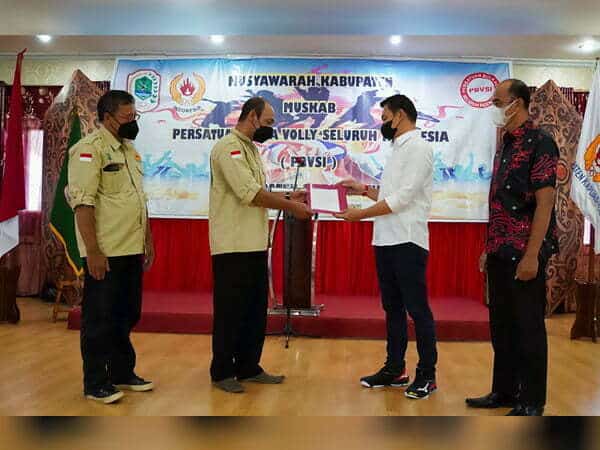 Bupati Sis Pimpin PBVSI Kapuas Hulu
