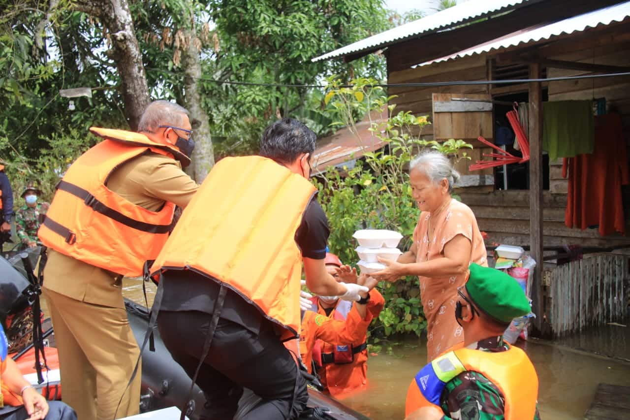 Midji Minta Dapur Umum Banjir Sintang Diperbanyak