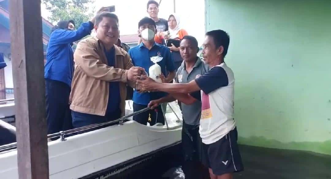 Nasdem Sekadau Salurkan Sembako Bantu Korban Banjir