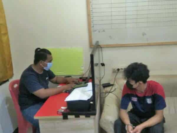 Sat Resnarkoba Polres Sekadau Seorang Pria di Swalayan Lantaran Kedapatan Bawa Sabu