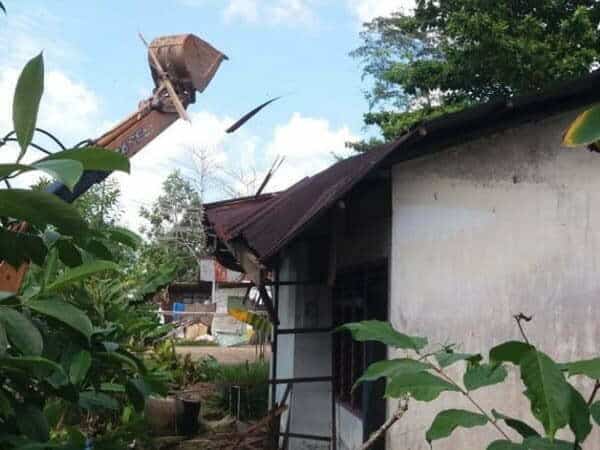 Satpol PP Bongkar Bangunan Liar di Kawasan GOR Pontianak