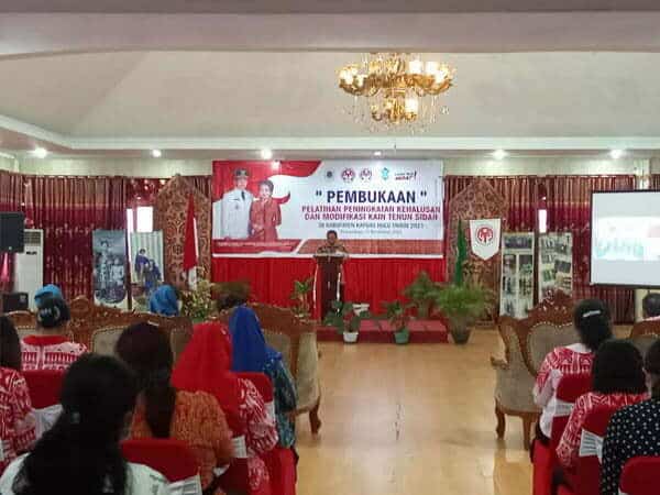 Sekda Mohd Zaini Dorong Pengrajin Sidan Lakukan Regenerasi