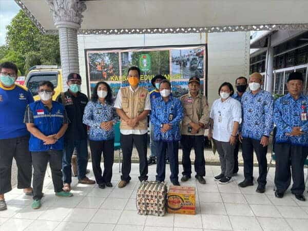 Sekda Mohd Zaini Terima Bantuan Banjir Pemprov Kalbar