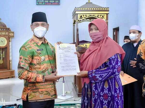 Salurkan Bantuan Hibah, Wabup Ketapang ke Pengurus Tempat Ibadah: Pegang Prinsip 5M
