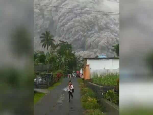 BNPB Jelaskan Soal Erupsi Gunung Semeru