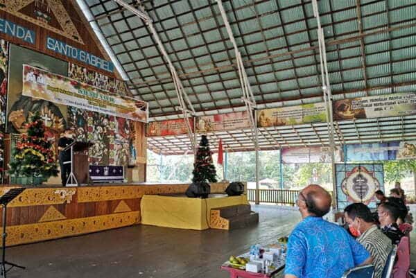 Bupati Aron Ajak Masyarakat Maknai Natal dengan Tingkatkan Silaturahmi Antar Umat