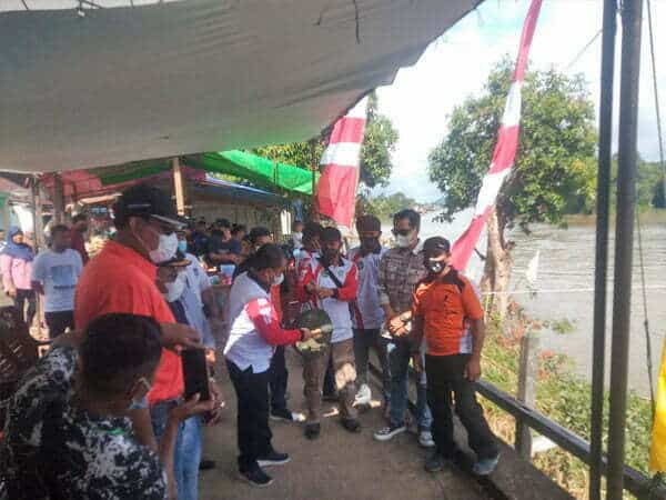 Bupati Aron Buka Lomba Sampan Bidar Semarak HUT XVIII Pemkab Sekadau