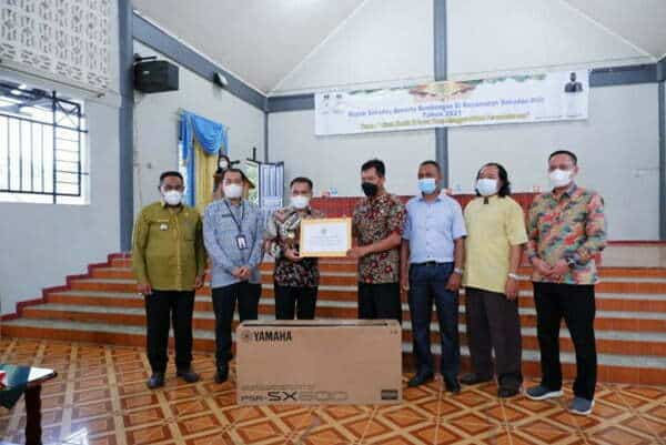 Bupati Aron Safari Natal di Sekadau Hilir