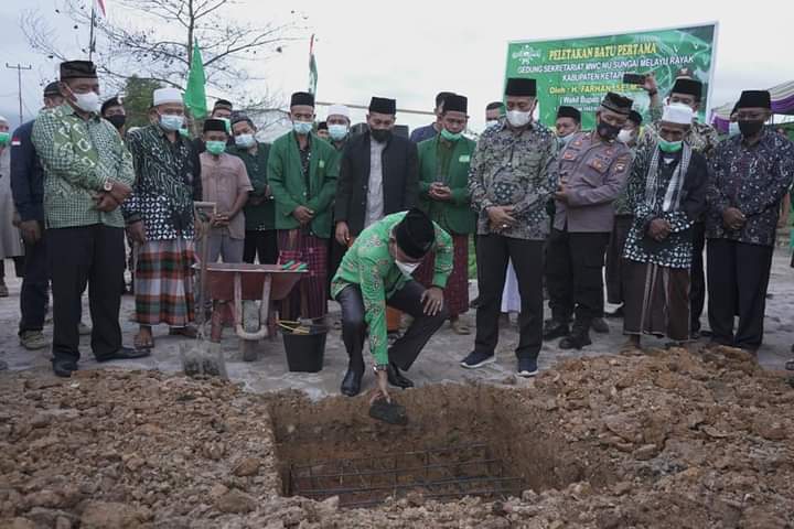 Wabup Farhan Letakan Batu Pertama Pembangunan Gedung MWC NU Sungai Melayu Rayak