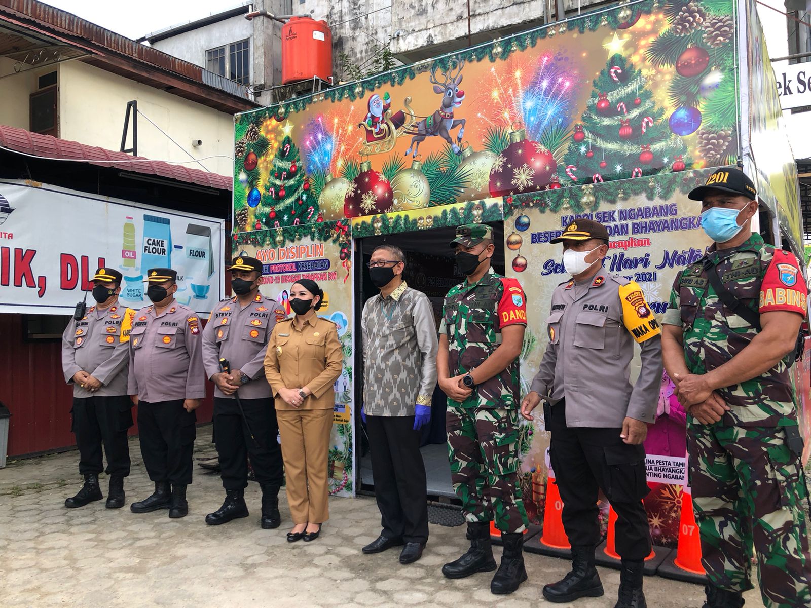 Gubernur dan Bupati Kunjungi Posko Pengamanan Nataru di Pasar Ngabang