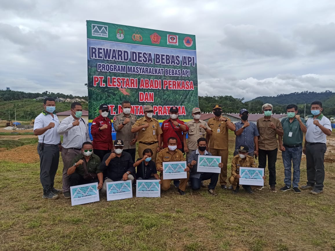 PT LAP dan PT MP Beri Reward Desa Bebas Api