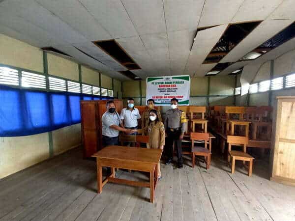 PT Lestari Abadi Perkasa Salurkan Program CSR Peduli Pendidikan di SDN 04 Nanga Tayap