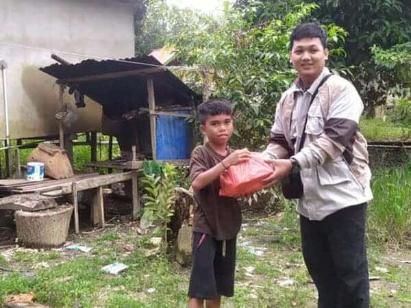 Pasca Banjir Melawi, LAZISNU dan FKPAI Salurkan Bantuan untuk Korban