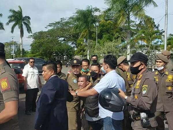 Buat Keributan, ASN Dinas PUTR Ketapang Lempar Bom Molotov Saat Pelantikan Pejabat Berlangsung