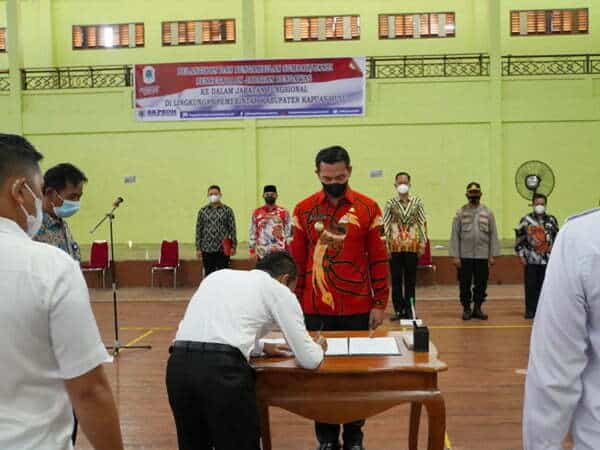 Bupati Sis Lantik 195 Pejabat Fungsional