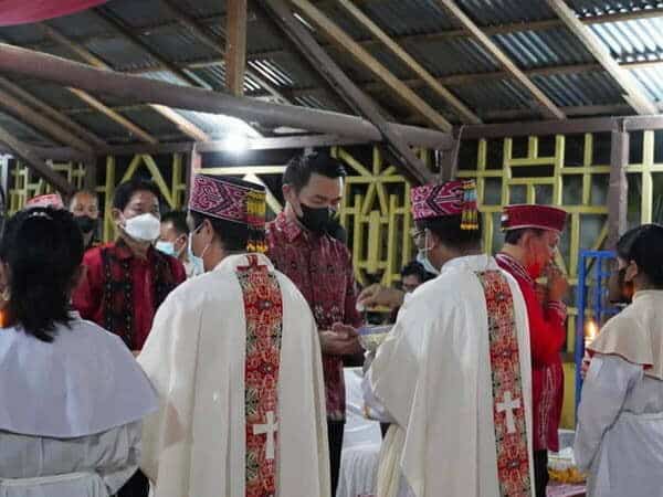 Bupati Sis Natal Bersama Keluarga Besar Dayak Kantuk di Pala Pulau