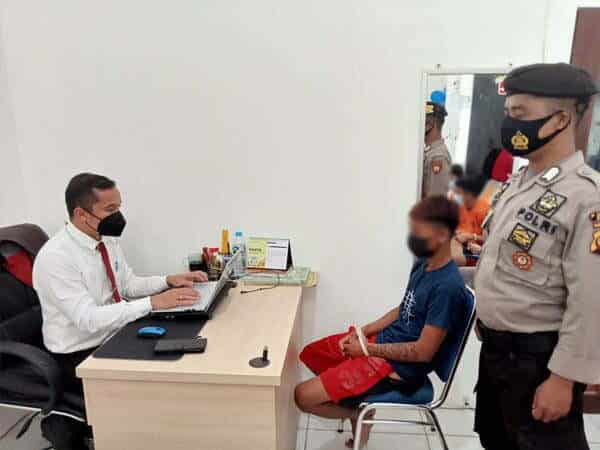 Dua Sejoli di Sekadau Digerebek Ayah Lagi Setengah Bugil di Kamar