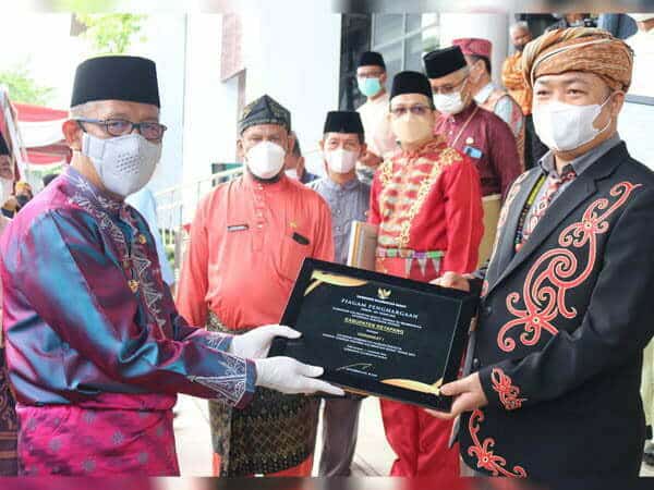 Ketapang Terima Anugerah Paritrana Award di HUT ke-65 Pemprov Kalbar