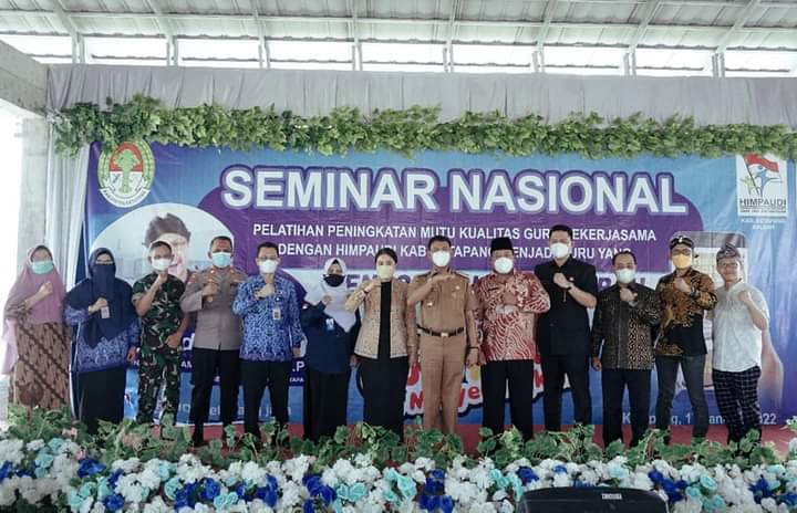 Wabup Farhan Buka Seminar Nasional dan Rakerda HIMPAUDI Ketapang 2022