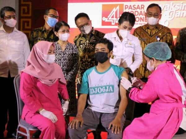 Pasar Modal Gandeng Alumni ITB Gelar Vaksinasi di Singkawang