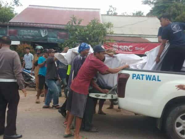 Laka Maut Motor VS Truk Sembako di Jalan Raya Sekadau–Sintang, Satu Meninggal di Tempat