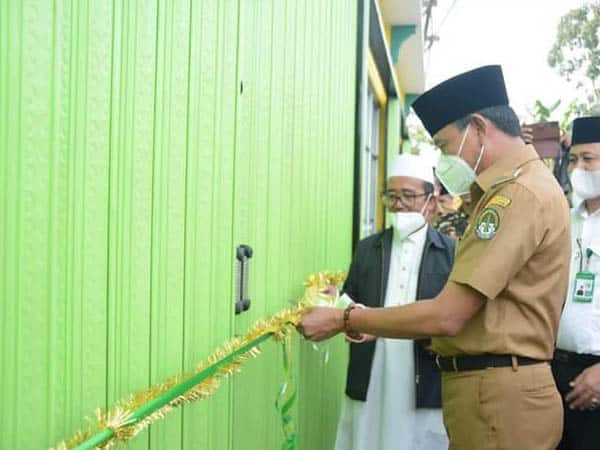 Wabup Farhan Resmikan Tiga Unit Usaha Milik Pondok Pesantren Mambaul Khairat Ketapang
