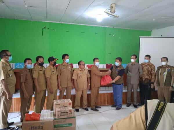 Wabup Subandrio Serahkan Bantuan Banjir di Nanga Mahap