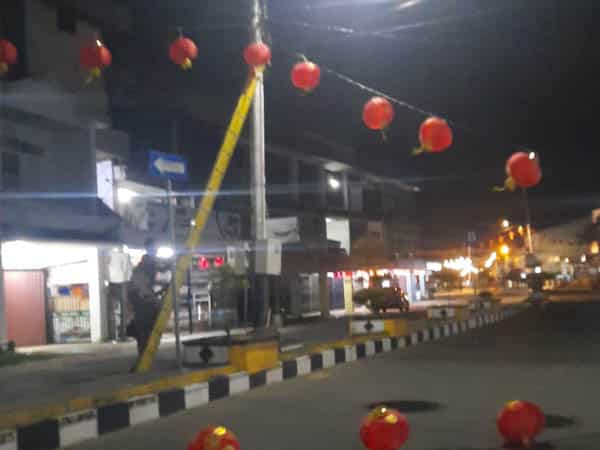 Warga Tionghoa Pasang 700 Lampion Sambut Perayaan Imlek 2573 di Ketapang