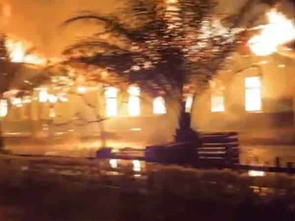 Barak Batalyon 644 Walet Sakti Kapuas Hulu Terbakar