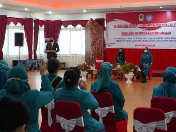 Bupati Fransiskus Diaan Harap PKK Kecamatan Jadi Energi Penggerak Wujudkan Kapuas Hulu Hebat