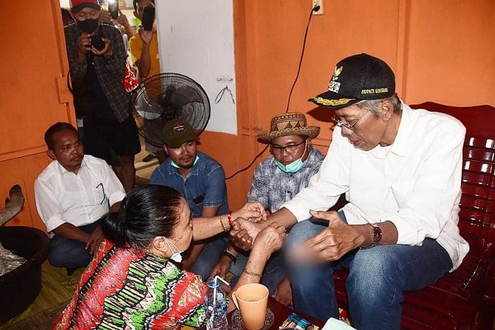 Sembuh dari Stroke, Bupati Jarot Winarno Hadiri Ritual Adat Bayar Hajar di Nanga Kemangai