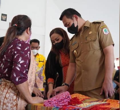 Dekranasda Kapuas Hulu Fokus Pasarkan Produk Perajin secara Online, Angeline Fremalco: Sudah Kita Beri Pelatihan