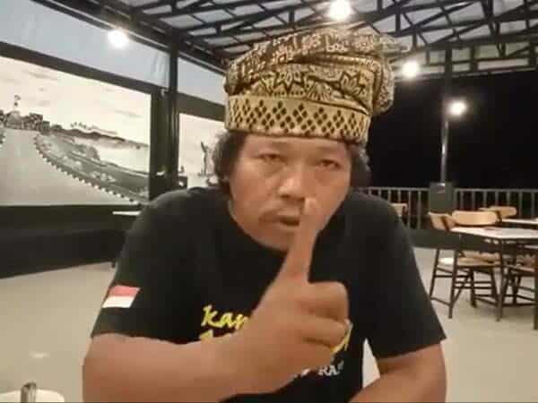 Warga Mempawah Tantang Ade Armando Duel Sampai Mati