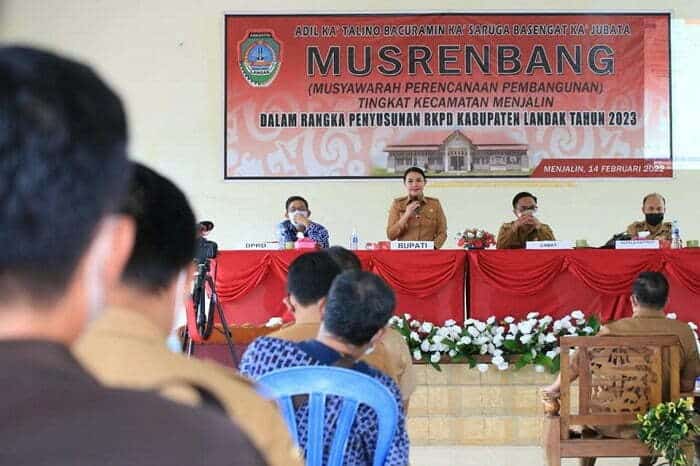 Hanya Kabupaten Landak yang Berikan Pelayanan Adminduk di Kecamatan