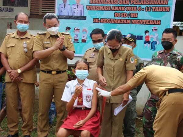 Wabup Wahyudi Minta Masyarakat Kapuas Hulu Jangan Takut Divaksin