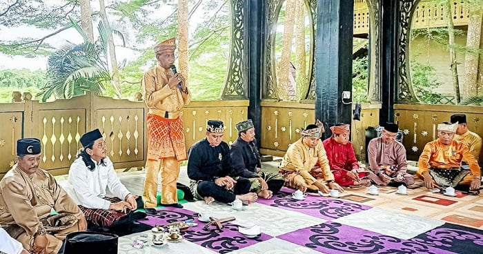 Makan Ketupat Colet Bersama, Farhan:  Saya Harap Ini Terus Dilakukan Jelang Hari Jadi Ketapang