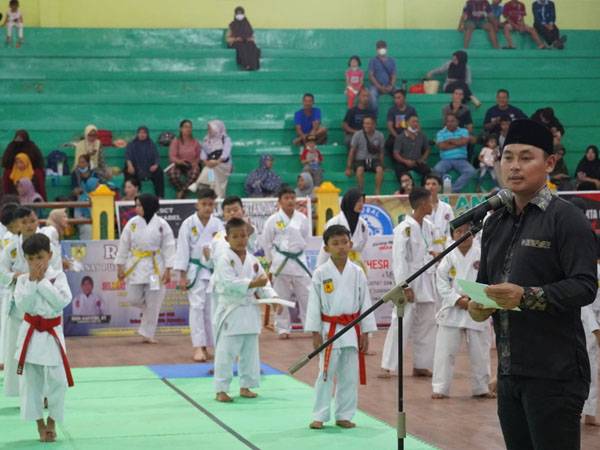 Buka Kejuaraan Karate se-Kapuas Hulu, Ini Pesan Wahyudi Hidayat...