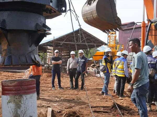 Fransiskus Diaan Minta Pembangunan Jalan Layang Kalis-Putussibau Selesai Tepat Waktu