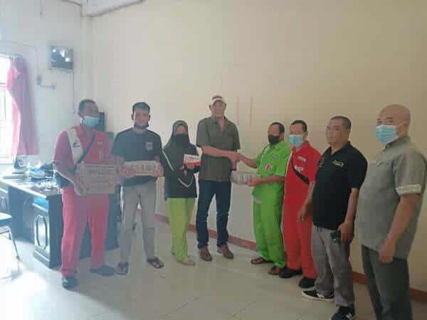 Cegah Covid-19, Karyawan PT Ketapang Mandiri Rutin Minum Susu dan Vitamin