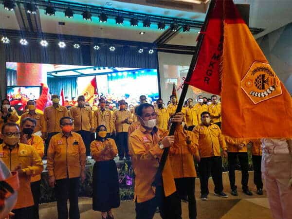 Dilantik Adies Kadir, Prabasa Anantatur Kembali Pimpin Ormas MKGR Kalbar